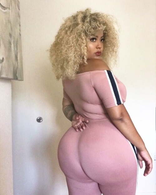 nastynate2353:Damn who this? She fine as fuck !!!!