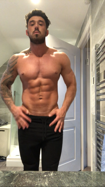 str8story:str8story:Ashley Dodds UK bodybuildingGay for...