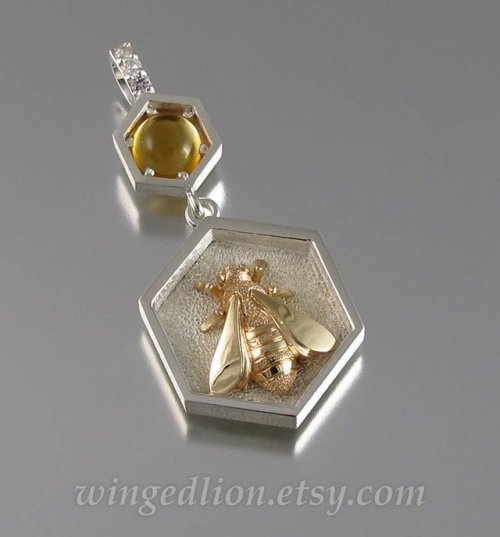 sosuperawesome:Honeycomb and Bee JewelryWinged Lion on EtsySee...