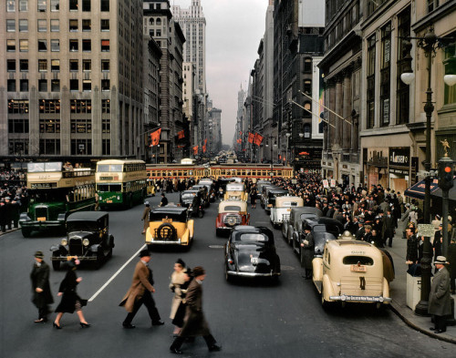 undr:Charles Phelps Cushing. Fifth Avenue Looking North from...