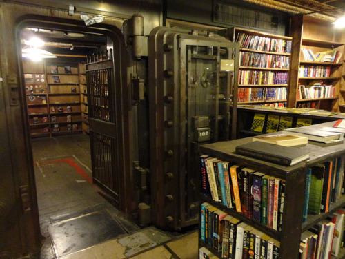 coolthingoftheday:The Last Bookstore in Los Angeles,...