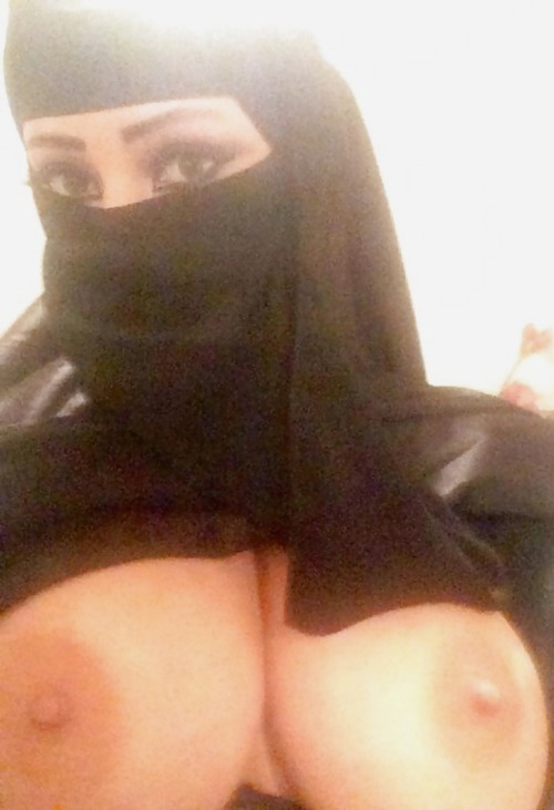Deep muslim hijab blowjob
