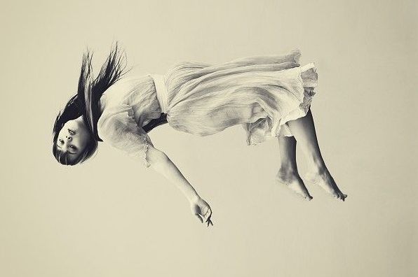 ¿Por qué a veces siento que estoy flotando?