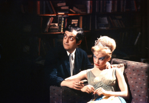 howardhawkshollywoodannex:Stanley Kubrick directing Lolita...