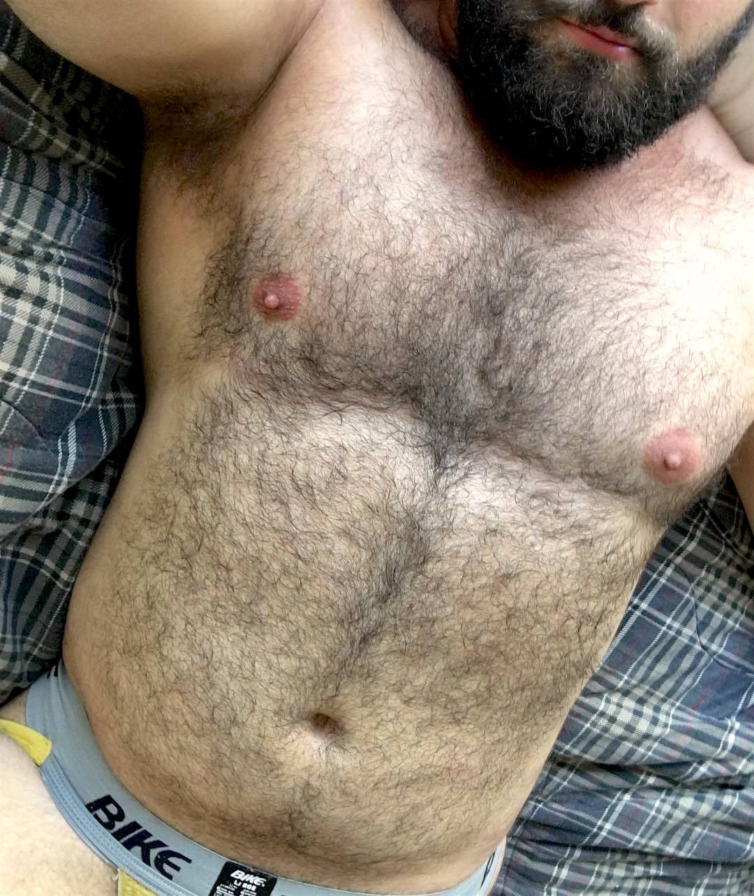 волосы на животе и груди у мужчин фото 56