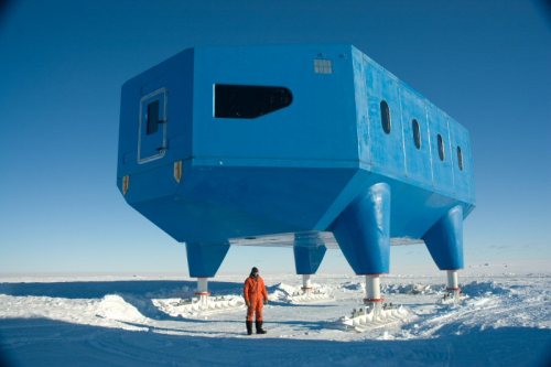 rocketumbl:Halley VI Research Station