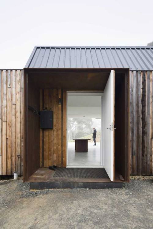 architorturedsouls:Shutter House / Room11ph: Ben Hosking