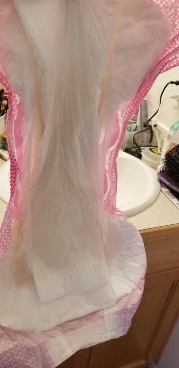 smellslikeawetdiaper:jen653:My very wet overnight diaper...