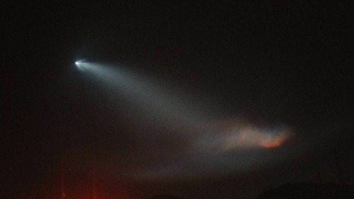 space-pics:My potato quality of a comet that just went over my...