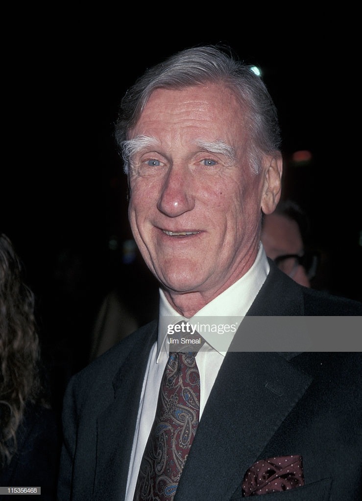 Mature Men of TV and Films - Donald Moffat (1930–2018) Physique: Average...