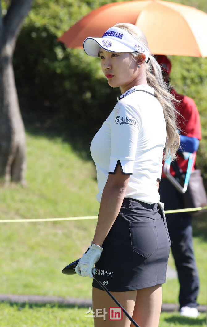 Asian Hotties - Extremely sexy Korean golfers