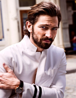 Next photo of Michiel Huisman