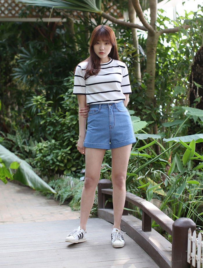 KFashion and KPop • Roll-up Denim Shorts