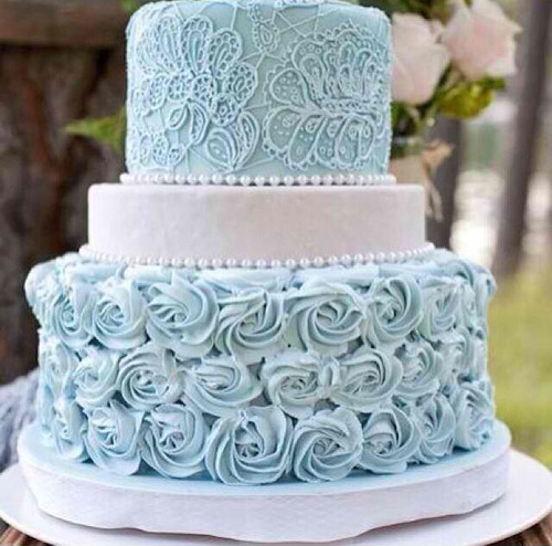 how to decorate cake with blue roses