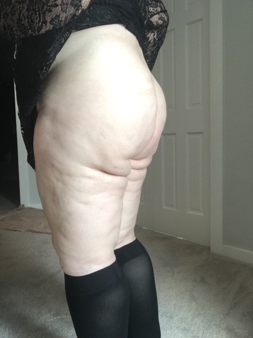 big-beautiful-princess:How does my ass look in this dress? You...