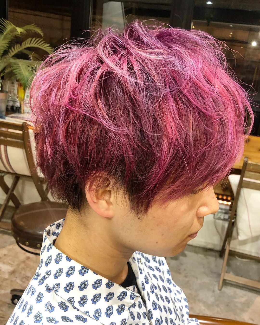 Hair Designer Ikedai 深いバイオレットのベースにピンクのメッシュ