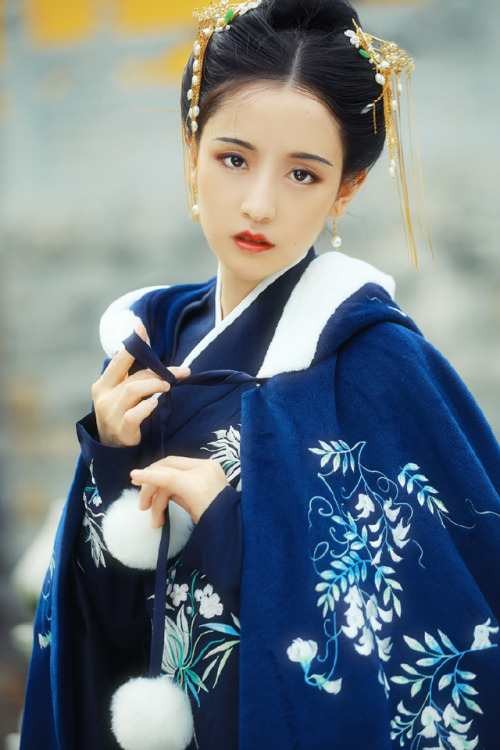 hanfugallery:Traditional Chinese hanfu by 钟灵记