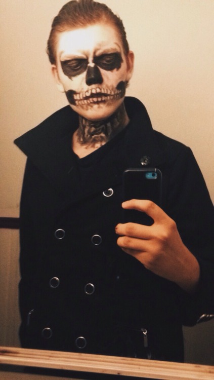 morpheussand:Practiced my makeup for Halloween 