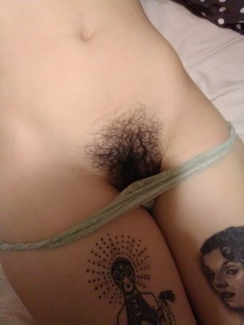 hairybushonly:25yo gf’s hairy pussyLike  