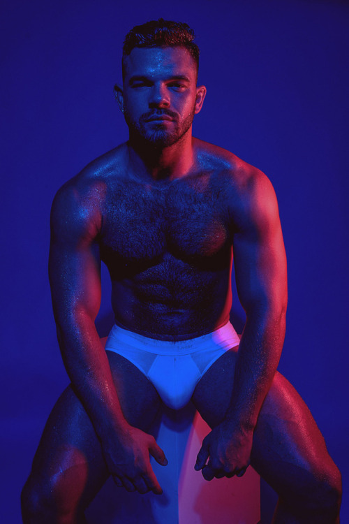 fuspena:mymenstocktaking:Jacob Hoxsey photographed by Guy...