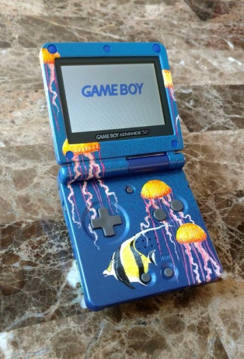 retrogamingblog:Coral Reef Painted Gameboy Advance SP