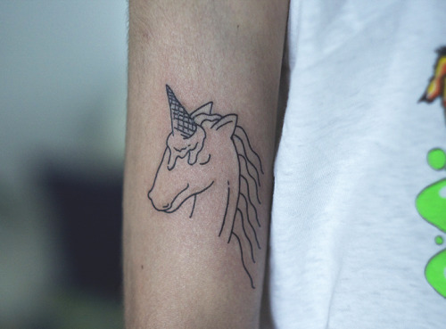 30 Tatuajes De Unicornio Que No Sabías Que Necesitabas