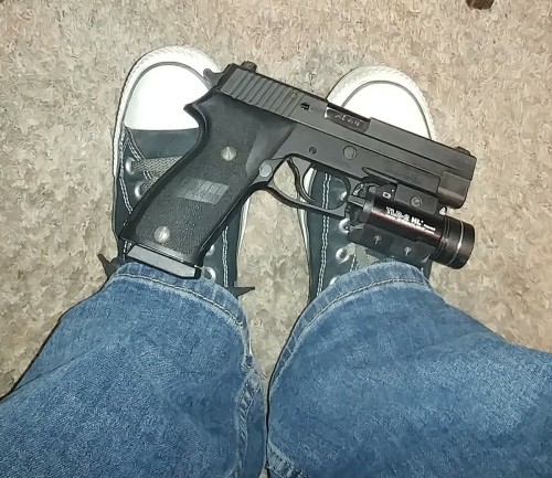 mk-ultra-armory:kitty-batass:usa1776:therevenantrising:This blog is pro lights on...