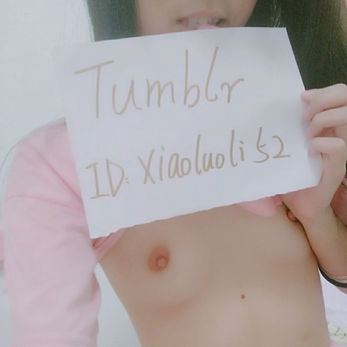 xiaoluoli52:新人求爸爸们关注 哭唧唧～