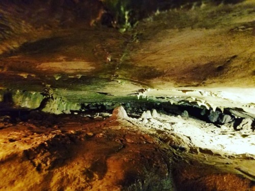 Mini-cave (at Howe Caverns)