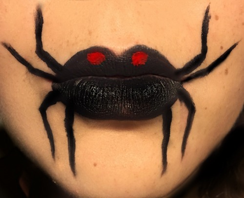 nopethefuckaway:Here are some spoopy lips for a spoopy halloween...