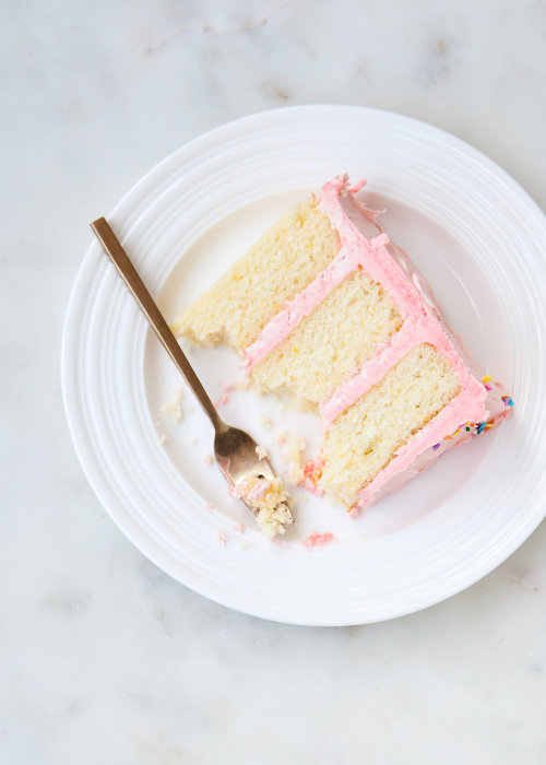 sweetoothgirl:Fluffy White Cake with Swiss Meringue...