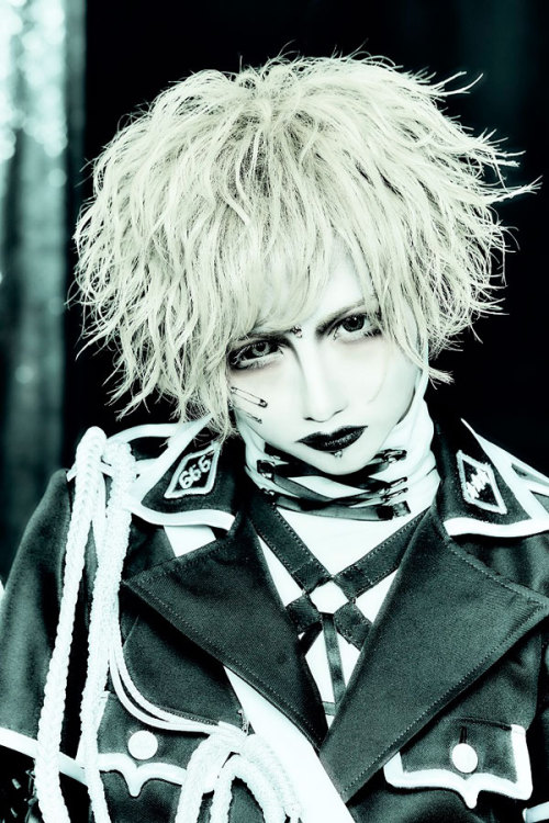 visualness:- キズ (Kizu) new look -