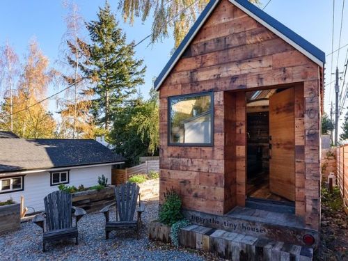 tinyhousecollectiv:The Tipsy Tiny House - available for rent...