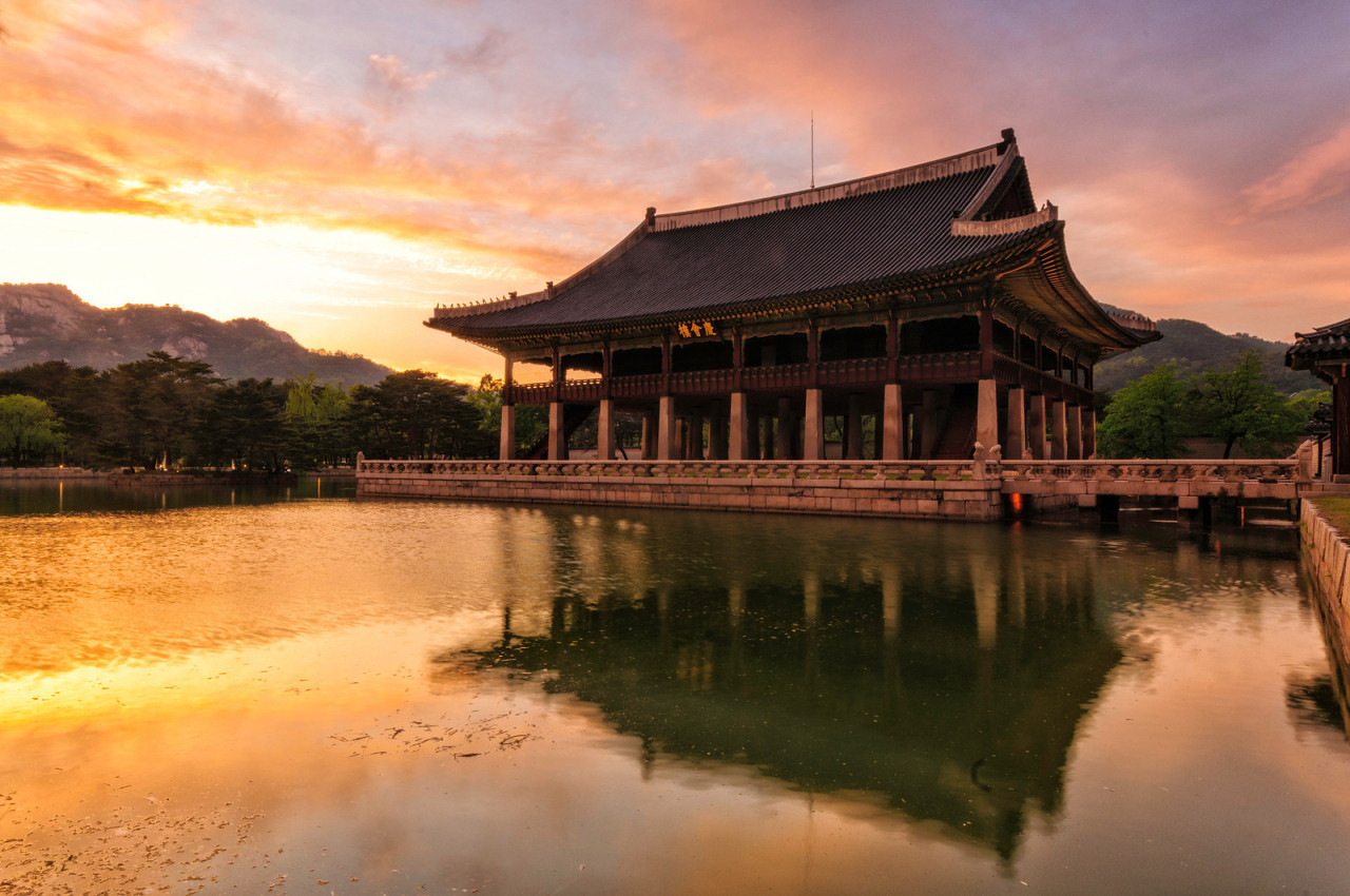 Gyeongbokgung Palace’s Gyeonghoeru Pavilion this... | Robert Koehler ...