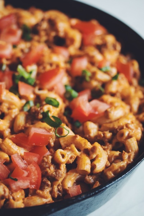 veganfoody:Vegan Pasta RecipesRoasted Red Pepper Mac n...