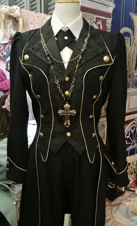 lolita-wardrobe:New Ouji Jacket: 【-✙✿-The Forever Rose-✿✙-】...