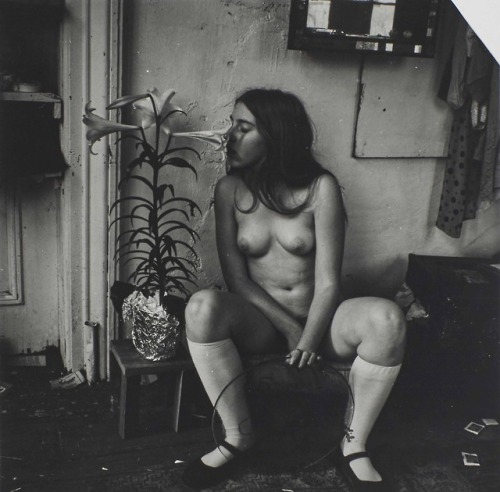 fragrantblossoms:Francesca Woodman (1958-1981), E.2.1...