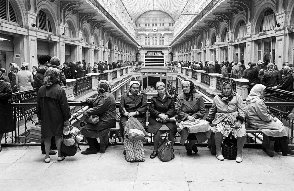 Crowds in GUM (historical department store in Moscow), 1970.