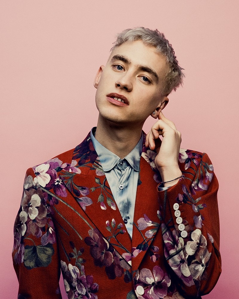 Olly Alexander wearing Gucci A/W’15 suit in a... - Olly Wears