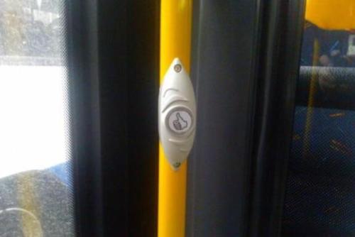 omghotmemes:In Finland there is a button to thank the bus...