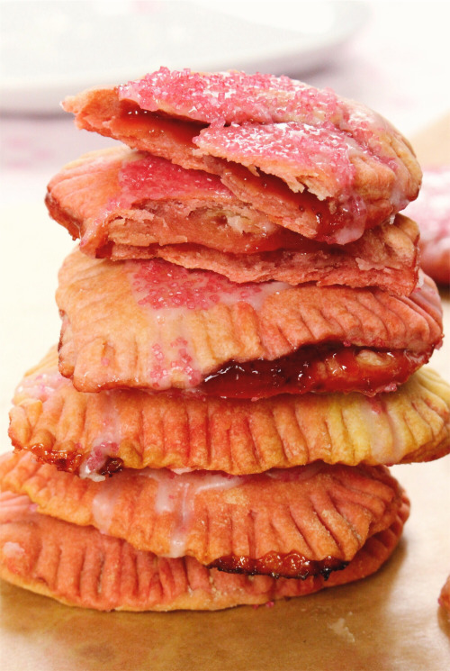 Vegan Strawberry Pop tarts (perfect for valentines day)Makes...