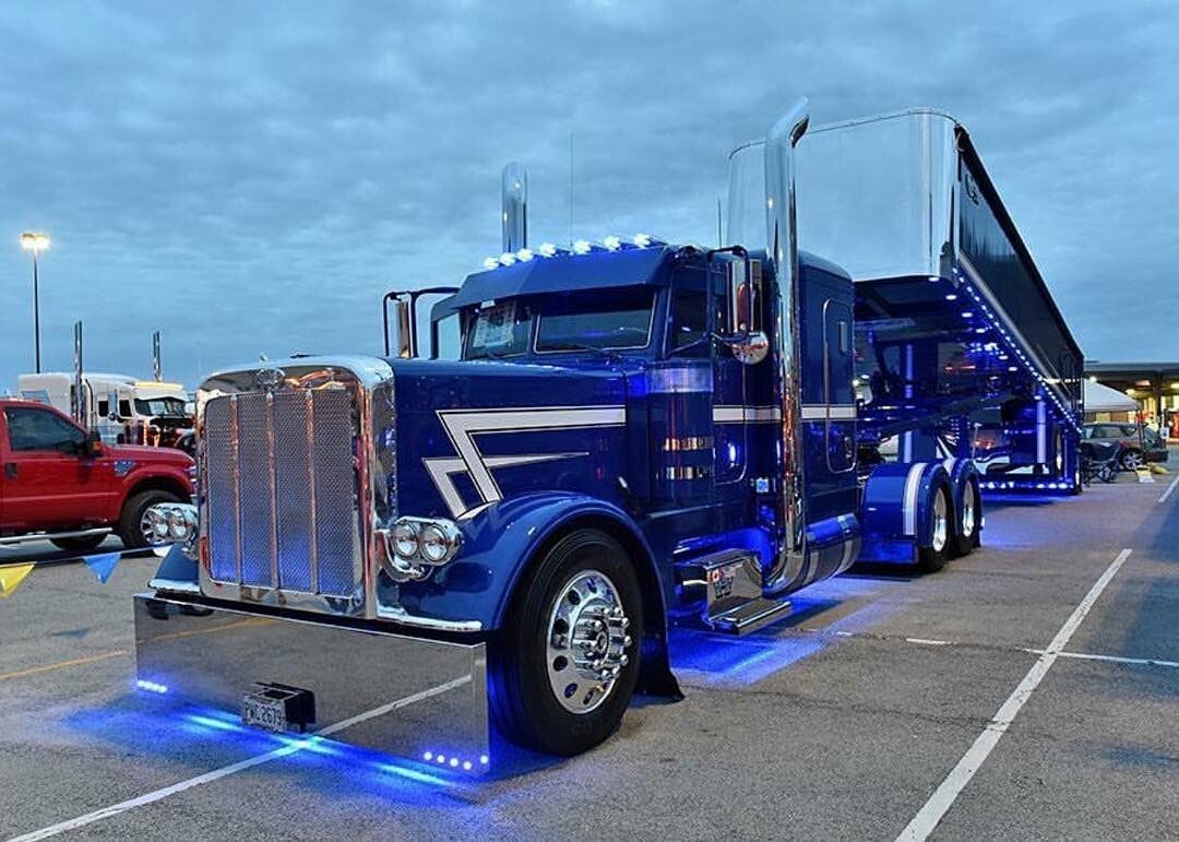 Semitrckn — Peterbilt custom 379 with matchin dump light show