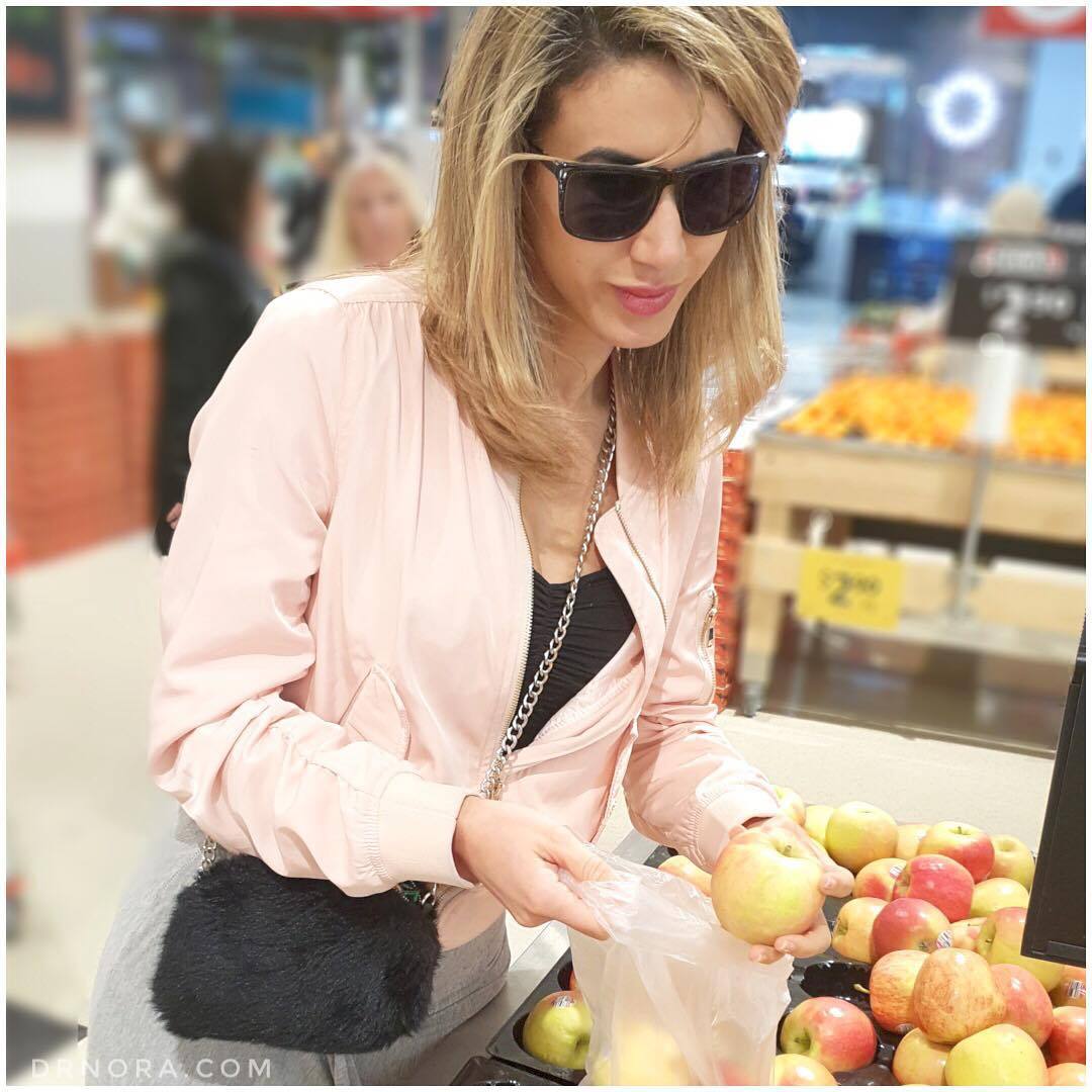 An apple a day keeps the… Hope you all have a fantastic weekend and don’t forget to have a piece of fruit or two 🍓🍏 Take care and stay healthy xDr Nora 😊
Source: https://instagram.com/p/BmUqA0fny9t/