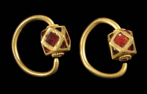 gemma-antiqua:Ostrogothic gold and garnet earrings, dated to...