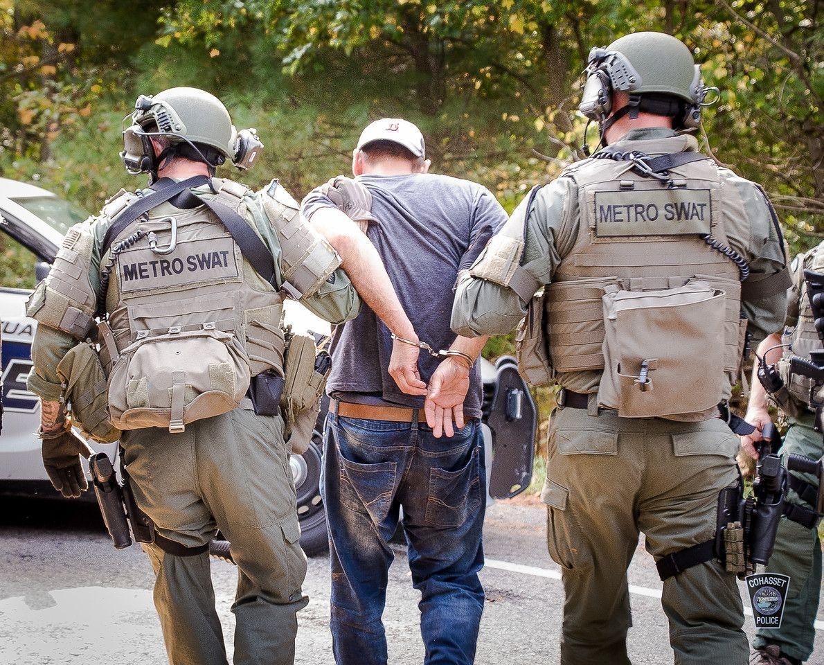 Swat tw. LAPD Metro SWAT. SWAT Arrest. Сватинг.