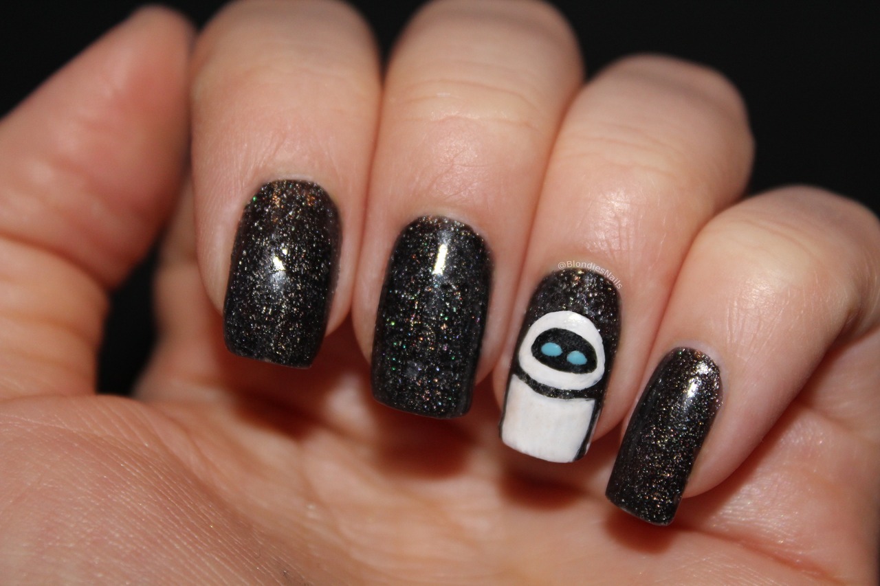 Blondie S Nails Eve From Wall E I Tried Painting Wall E As Well