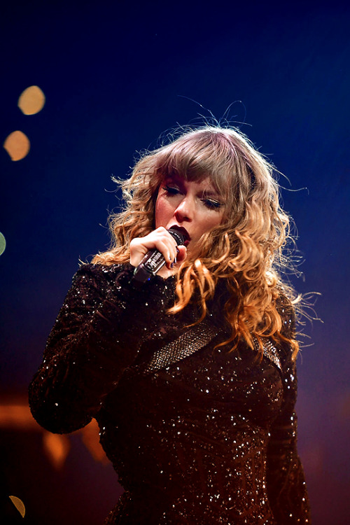 taylorswizzle:REPUTATION STADIUM TOUR // AT&T Stadium on...