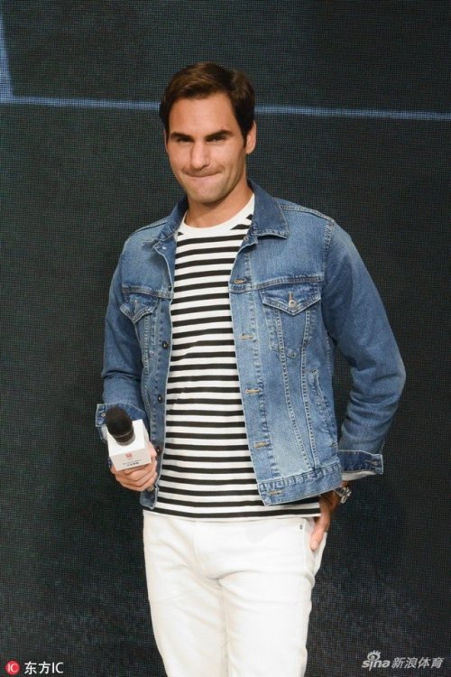 rfederer2:Roger Federer at the Uniqlo Shanghai Flagship...