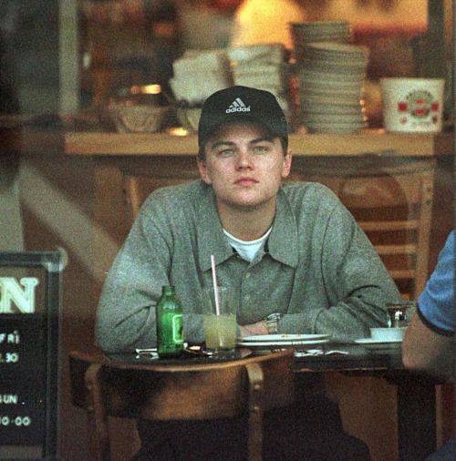 dionardolicaprio:Leo orders Spaghetti Cruda, April 17 - 1998.