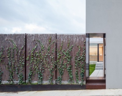 kazu721010:<br /><br />Otra Casa del Barrio / Arnau Estudi d’ArquitecturaPhotos © Marc Torra